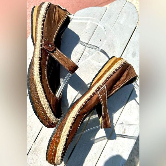 NWOT SIMPLE GREEN TOE brand BROWN MARY JANES SIZE 10 Cut small, like size 9 - Picture 5 of 11